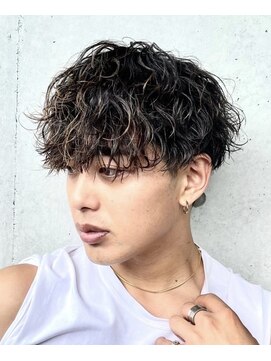 インフィニス 恵比寿(Infinis) 波巻きツイストスパイラルマッシュ刈り上げメンズパーマカット