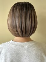 シリ アンド ブラント(siri and brunt)&nbsp;【脱白髪染め】ボブ×白髪ぼかしハイライト
