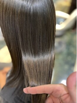 モア 下通店(MORE)の写真/くせをしっかり伸ばしながらもナチュラルな仕上がりに♪思わず触れたくなるようなサラ艶髪へ＊
