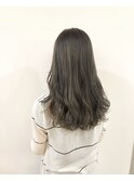 スモーキーグレージュ