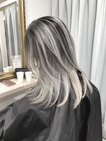 ジゼル(gisele)&nbsp;(小山)ホワイトバレイヤージュ