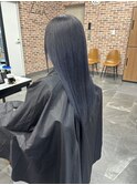 毛先にかけて青味を強く