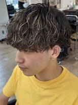 ウェイビーエフティフィフス 横浜西口(WAVEY ft.fifth)&nbsp;メンズハイライトパーマ波巻きパーマツイストスパイラルパーマ