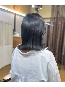 エレガントリゾート グレイスヘアー ぱっつんボブ