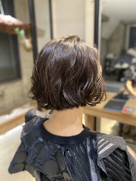 ニーイチイチ(211) 黒髪ボブ/ニュアンスパーマ/ゆるふわボブ