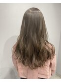 柔らかいハイライトロングヘア