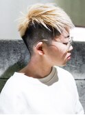 女性の刈り上げブリーチミックス