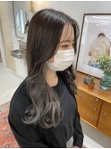 ロングスタイルでも透け感たっぷりのインナーカラー！