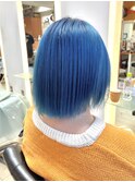 サファイアブルー前上がりボブ