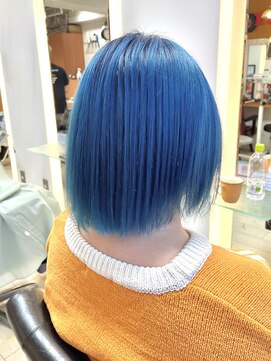 アローラ 三軒茶屋(Allora) サファイアブルー前上がりボブ