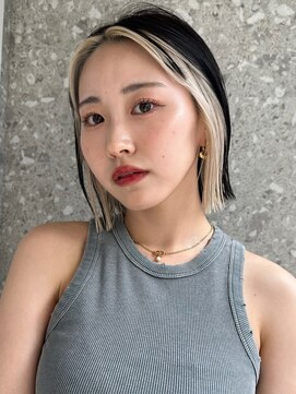 サンク 原宿 表参道(cinq) コントラストのあるベージュカラーのインナーカラー