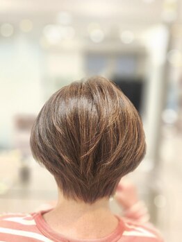 アクシス 三軒茶屋本店(AXIS)の写真/骨格や髪質を見極めたカットで、自宅でも再現しやすいスタイルに♪高い技術であなたのキレイをサポート。