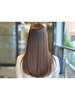 "まとまる"だけじゃない。内部の強化と外部のケアで思わず触りたくなる憧れの艶髪へ