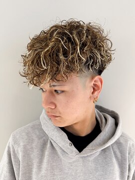 ルーシー 渋谷(LUCEY) メッシュスペインカールハイライトスパイラルパーマフェード