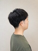 ウミト(Umito) 黒髪ナチュラルショート×刈り上げ
