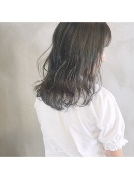 ミント(mint) *暗髪スモーキーグレー×ルーズミディ*