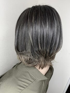 モルニ(MORNI) アッシュグレー_マロンベージュ Aラインボブ かきあげ