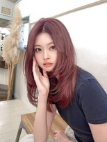 スイ(suii.)&nbsp;Y2Kスタイル【ストロベリーピンク×フェザーレイヤー】担当望月