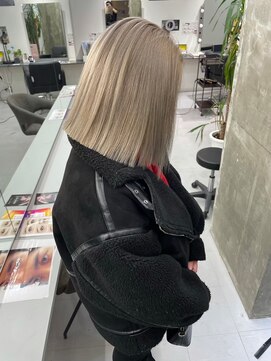 キング 枚方店(K!ng) 【枚方、高槻、梅田】ホワイトベージュ