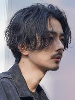 ニュアンスパーマメンズ前下がりセンターパートコンマバング