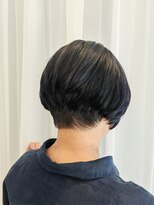 ビーエリアプレミアータ(BE AREA PREMIATA)&nbsp;涼しげブルーブラック、ショートボブ。