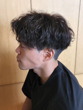 ニアウ 伊勢崎連取店(Niau) 刈り上げセンターパート波巻きツイストスパイラルパーマ