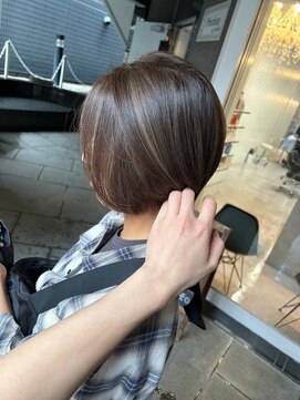 エルピス 中央林間店(elpis) 白髪ぼかし / ショートボブ / ハイライト