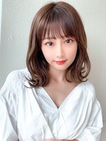 2wayバングでイメチェン！顔まわりレイヤーくびれヘアが人気◎