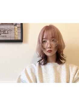 透明感たっぷり!あなたの持つ雰囲気をよりアップする、繊細なお洒落可愛いインナーカラー[目白]