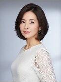 丸みのあるボブスタイル上品さと落ち着いた雰囲気を演出