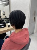 自然にまとまるショートスタイル