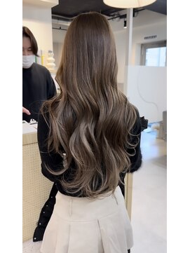 カラフクオカ 薬院駅前(Cara FUKUOKA) ミルクティーベージュ&レイヤーカット《福岡透明感カラー》