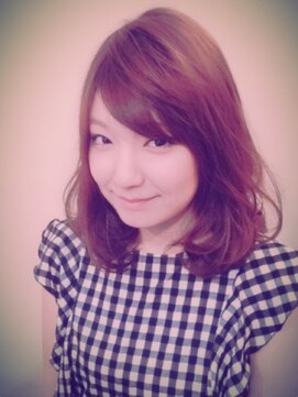 オニオンヘアー(onion hair) ハネも味方するミディ