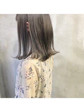 ミント(mint) カーキグレー。赤みのない髪色に。