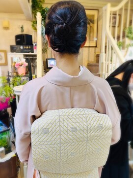 美容室 ティンカーベル 夜会巻き