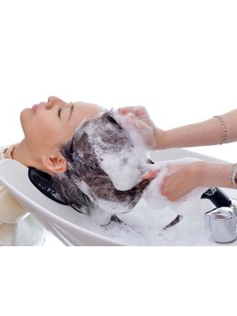 【自分へのご褒美☆】髪の状態に合わせて選べるヘッドスパが大人気♪頭皮から髪をキレイにし、健康な髪へ☆