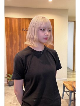 ニクスフリー(nix free) ハイトーンボブホワイトミルクティーベージュブリーチ20代10代