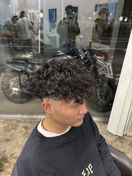 アンサー 千葉中央(UNSER prod by THE DAY) 【MEN’S HAIR/サーフカール/刈り上げセンターパート/千葉】