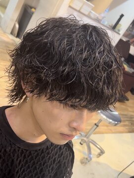 フィフス トウキョウ (fifth TOKYO) 渋谷波巻きパーマメンズカットセンターパートウルフマッシュ