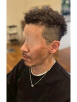 ルシードスタイル キューブ メンズ(LUCIDO STYLE Cube men's)&nbsp;メンズフェードカット×ツイストパーマ｜大人の刈り上げ短髪