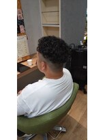 ブロッサム 東中野店&nbsp;毛流れセンターパート無造作パーマツーブロック刈り上げ