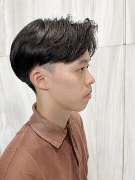 オーパスクリエ (OPUS CREER) 就活スタイルにも◎ 2ブロック刈り上げ毛流れセンターパート!
