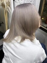リア(riah) ダブルカラーミルクティーベージュレイヤーカット韓国ヘア