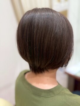 美容室ヒラトヤ 都南店 20代30代40代大人かわいい首周りすっきりツヤ感前下がりショート