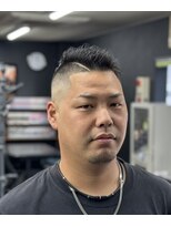 ケースタイル(K-style)&nbsp;スキンフェードカット×ハードパート　ライン