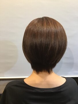 アンドフラワー(&FLOWER) 炭酸水素ストレートでショーボブ