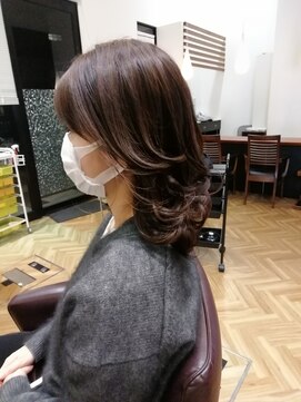 オラ ボーテ(Aura Beaute) ウィービングカラーオフィス系外ハネカールスタイル