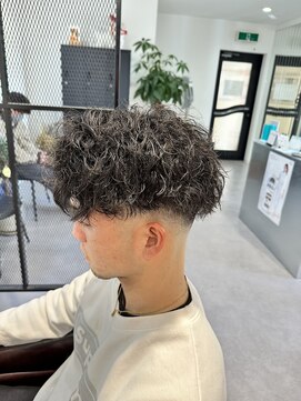 カルロイースタイル(CARLO e-style) ノーセットでもカッコよくきまるスパイラルパーマ！