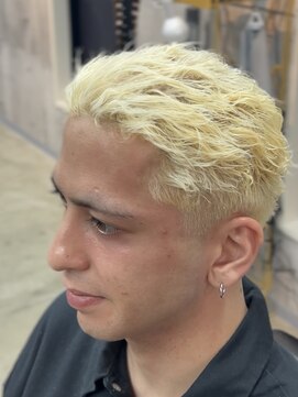 メイン(MENIN) 【Insta@leo_takahashi_14】ハイトーンスパイキー[眉毛/メンズ]