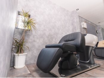 プロム(plom)の写真/トップクラスのスタイリストによる納得のいく仕上がりへ★ワンランク上のSTYLEで新しい自分に出会える♪